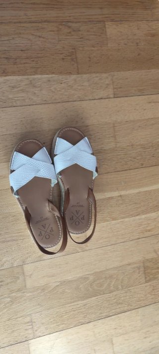 Sandalias Popa Cuña Piel Blanca y Marrón T.39