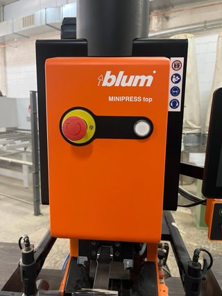 Bisagradora CNC Blum