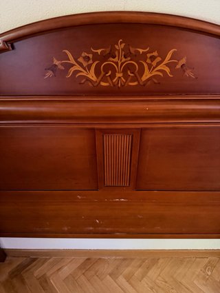 Cabecero y mesillas de madera