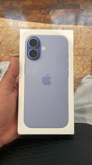 iPhone 11 in scatola viola