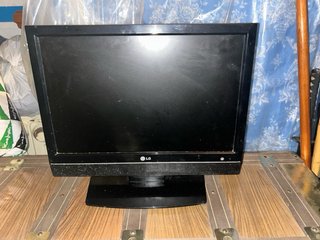 TV LG Pequeña Negra