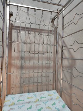 Cuna de bebé antigua niquelada