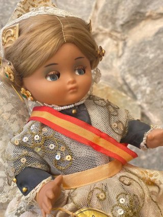 Muñeca antigua Linda Pirula regional
