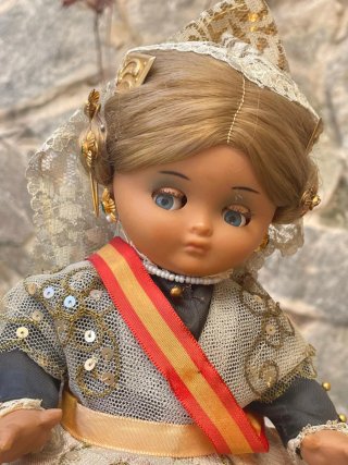 Muñeca antigua Linda Pirula regional