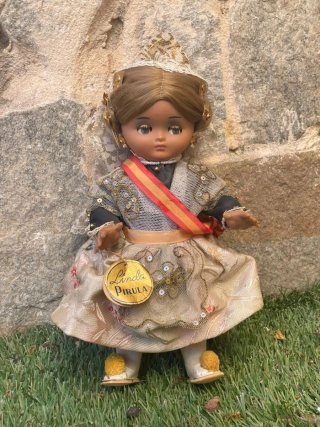 Muñeca antigua Linda Pirula regional