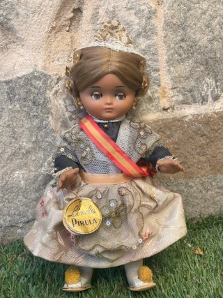 Muñeca antigua Linda Pirula regional