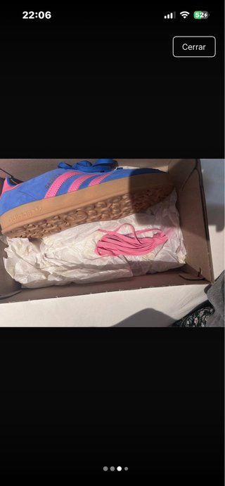 Adidas Gazelle azul y rosa