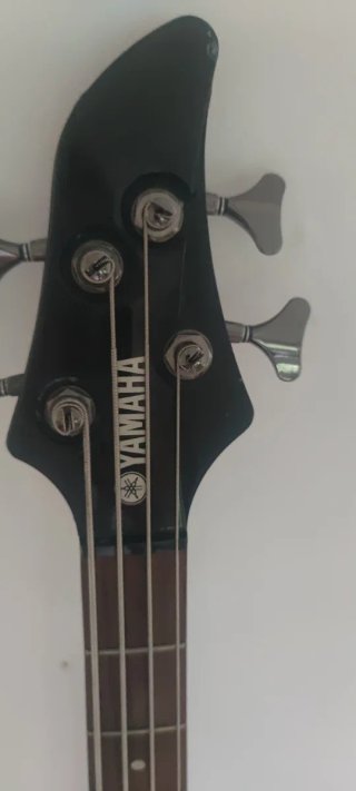 Bajo Yamaha + Amplificador