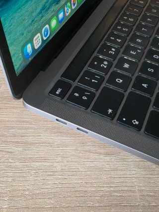 Macbook pro A2251