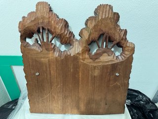 Decoración madera tallada a mano