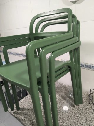 Sillas de polipropileno verdes