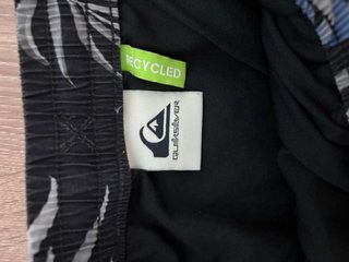 Bañador Nike Rojo Quiksilver negro y blanco