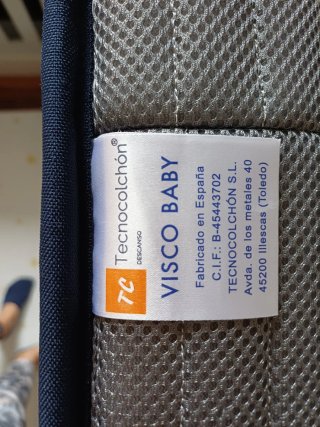 Cuna blanca de madera Ikea y colchón viscoelastica