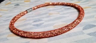 Collana girocollo rete rosa con brillantini