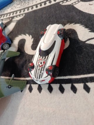 Coches y Aviones de Juguete