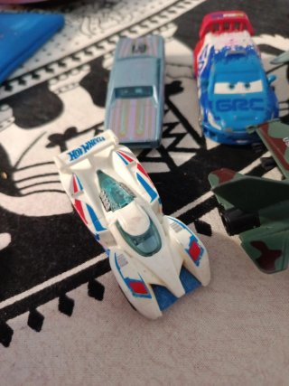 Coches y Aviones de Juguete