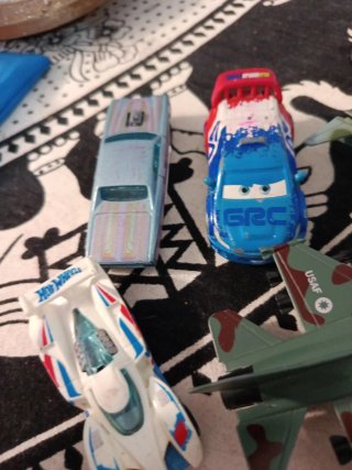 Coches y Aviones de Juguete