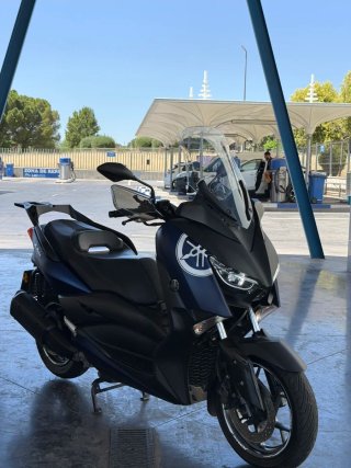 Yamaha XMAX 300 Negra y Azul año 2019