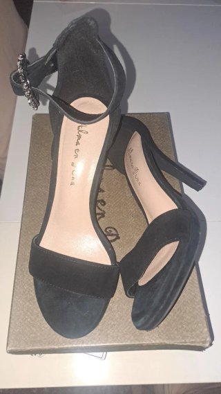 Sandalias Alma en Pena Tacón Negro Joya