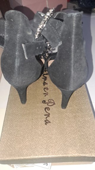 Sandalias Alma en Pena Tacón Negro Joya