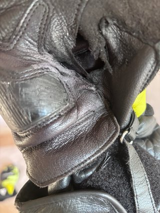 Guantes Dainese Deportivos Negros y Amarillos.