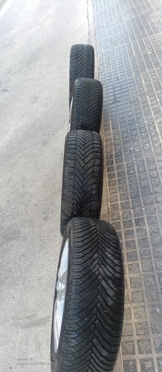 Llantas 16'' estaban en una Touran montadas