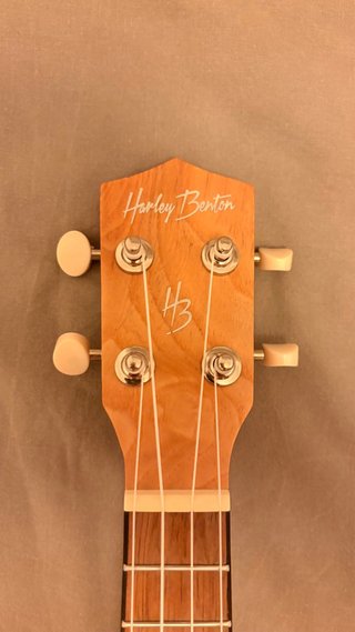 Ukelele Harley Benton con funda nuevo sin estrenar