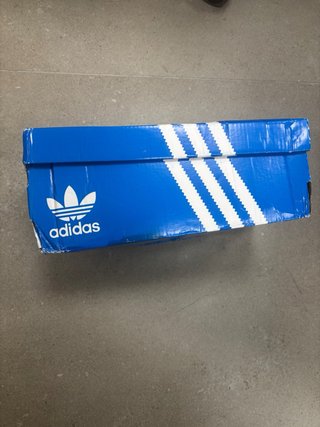 Zapatillas Adidas Negras y Blancas