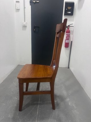 Juego de 4 sillas de madera