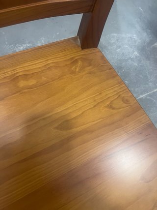 Juego de 4 sillas de madera