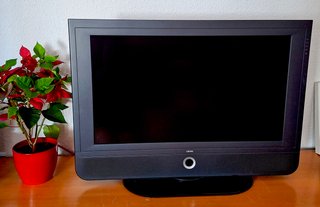 Televisor Loewe Modus L32 con mando y sintonizador