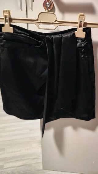 Falda negra de raso, talla S