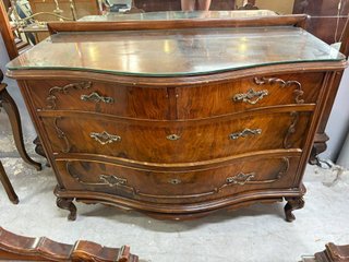 DORMITORIO CLÁSICO DE MADERA