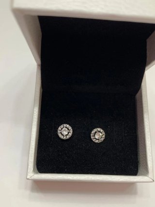 Pendientes Pandora Brillantes con Caja