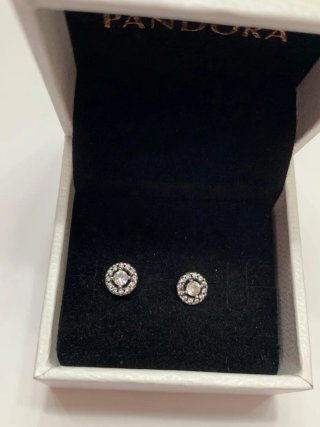 Pendientes Pandora Brillantes con Caja