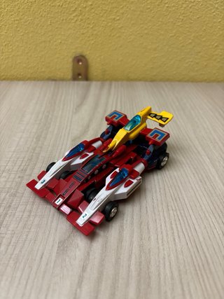 Modellini auto da corsa rossi e bianchi