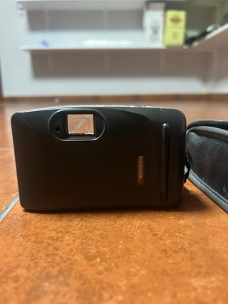 Cámara Nikon AF240SV con funda