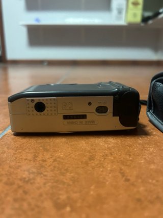 Cámara Nikon AF240SV con funda
