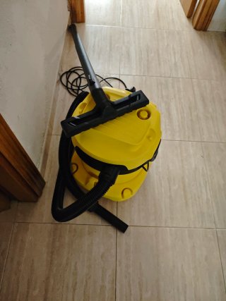 Aspiradora Karcher Amarilla