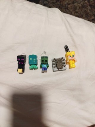 Figuras Minecraft Huevos Kinder, intercambio