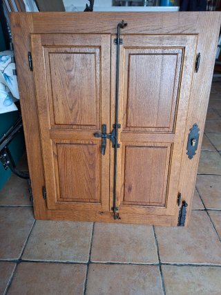 Puerta de madera maciza