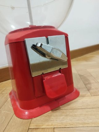 Maquina expendedora de bolas de chicle/ Hucha