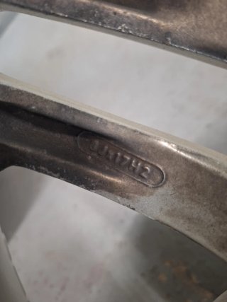 Llantas 17 MOMO