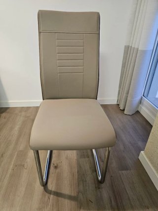Mesa de Comedor de cristal y sillas Cantilever
