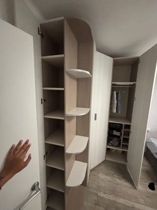 SE VENDE ARMARIO ESQUINERO DE MADERA MACIZA