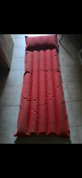 Colchoneta inflable roja