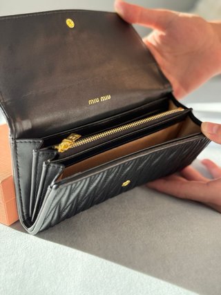 Monedero Miu Miu Grande Negro
