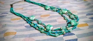 Collana girocollo dai colori bellissimi