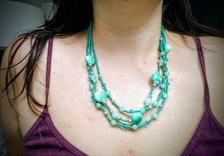 Collana girocollo dai colori bellissimi