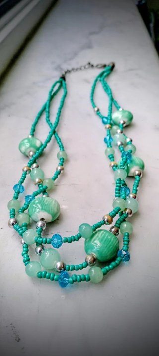Collana girocollo dai colori bellissimi